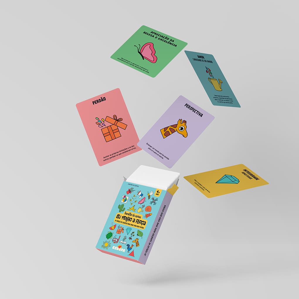 Cartas coloridas flutuando sobre a caixa